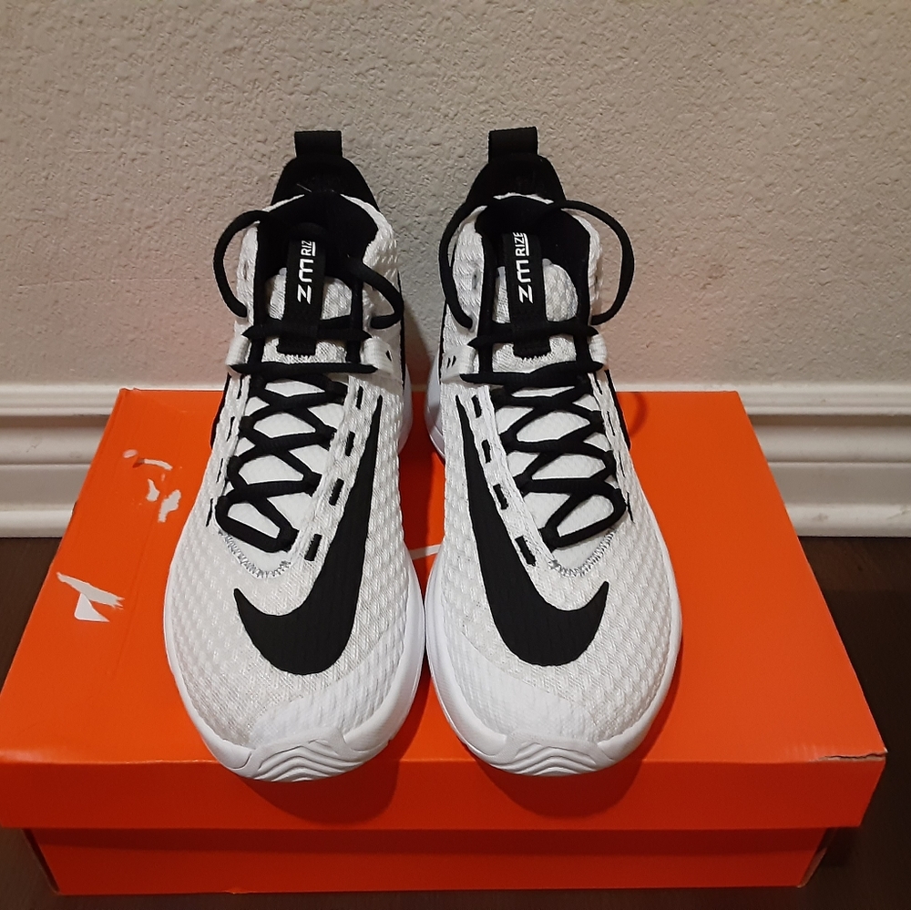Nike - Picture 4 of 4